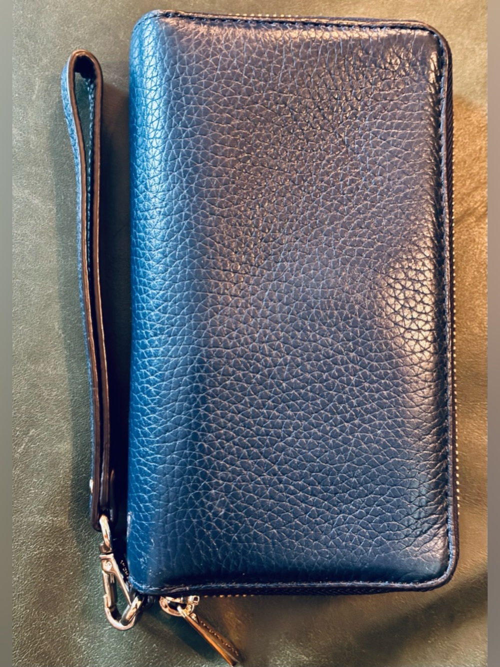 Michael Kors Dark Navy Soft Pebbled Leather Crossbody Set with Gold hardware - Picture 13 of 14